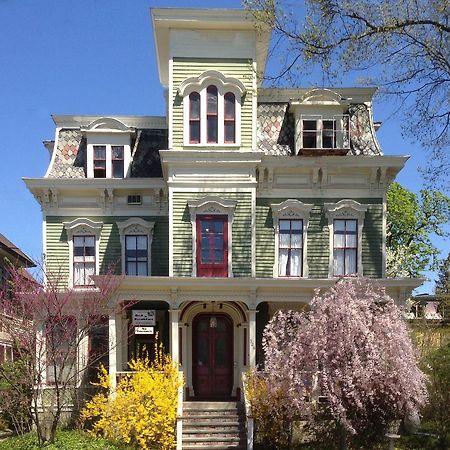Hudson City Bed And Breakfast Exteriör bild