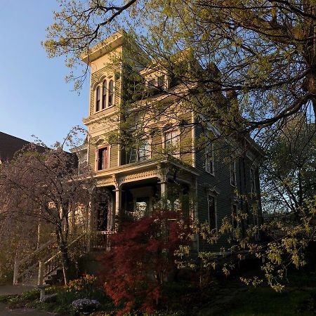 Hudson City Bed And Breakfast Exteriör bild