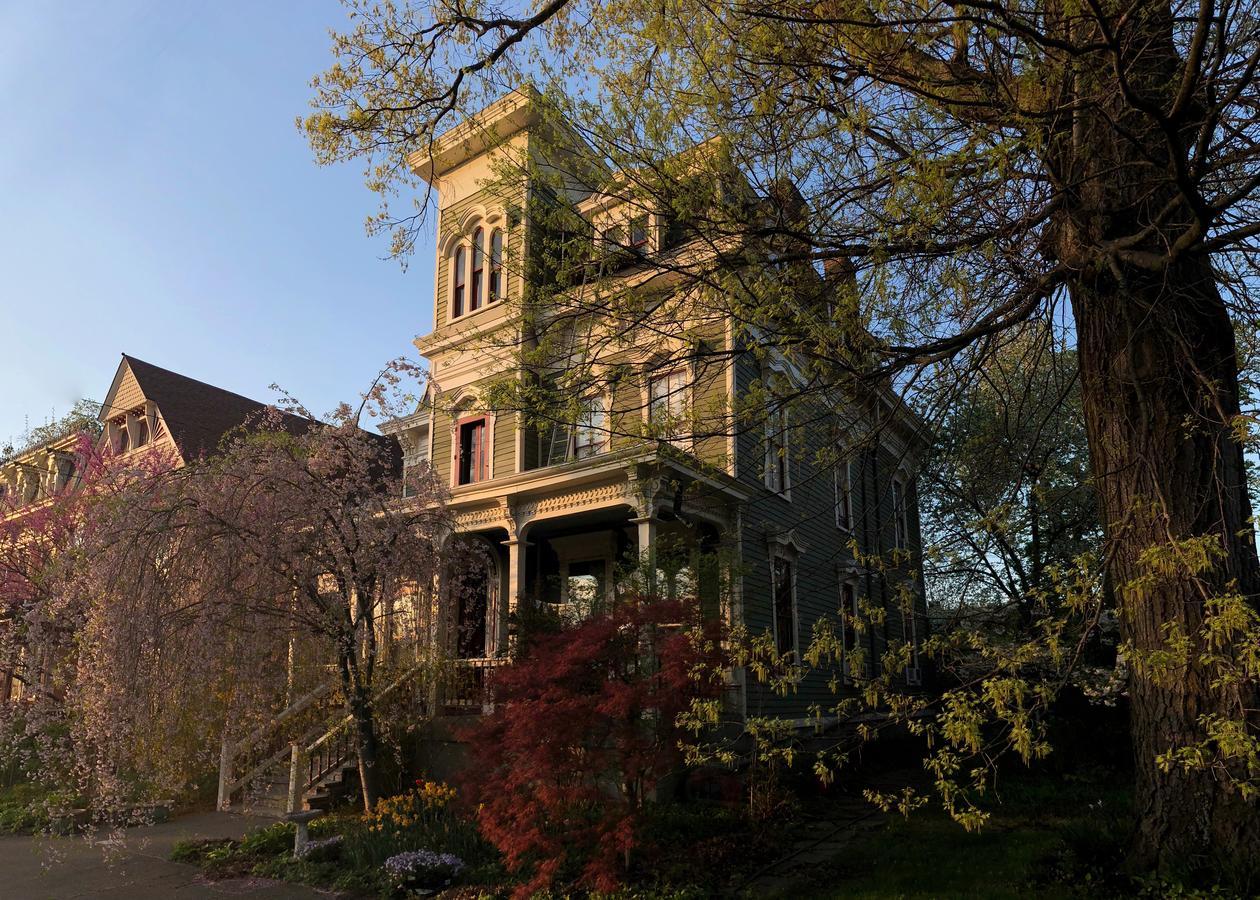 Hudson City Bed And Breakfast Exteriör bild